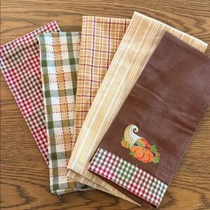 Fall Inspired Kitchen Towels with Embroidery
